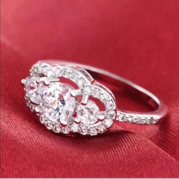 NEW 925 STERLING SILVER DIAMOND ENGAGEMENT RING, BEAUTIFUL RING, SHINY RING. - Picture 3 of 5